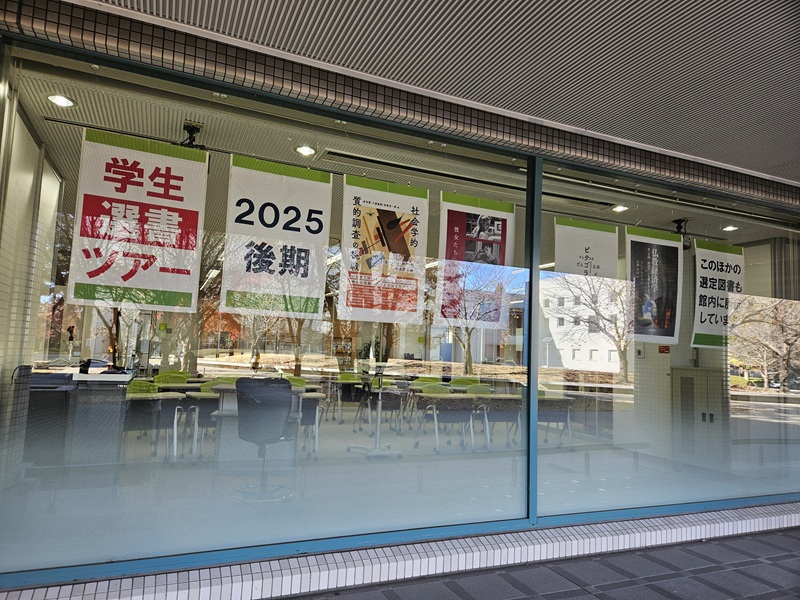 サイト掲載用_書影A1拡大パネル_外から